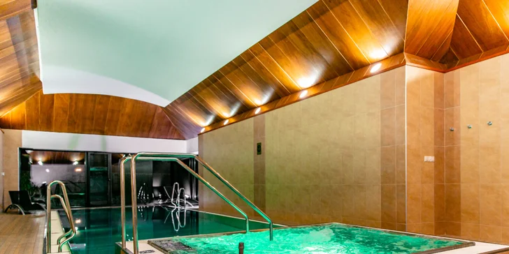 Královský pobyt na zámku s prohlídkou: jedinečný wellness, polopenze a 2 noblesní restaurace s luxusním barem