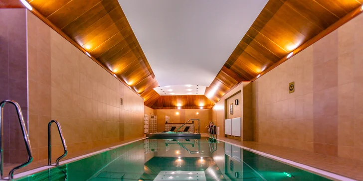 Královský pobyt na zámku s prohlídkou: jedinečný wellness, polopenze a 2 noblesní restaurace s luxusním barem