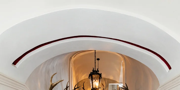 Královský pobyt na zámku s prohlídkou: jedinečný wellness, polopenze a 2 noblesní restaurace s luxusním barem