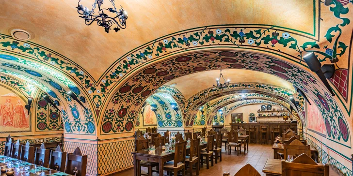 Královský pobyt na zámku s prohlídkou: jedinečný wellness, polopenze a 2 noblesní restaurace s luxusním barem