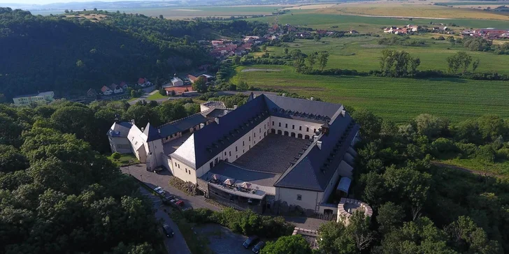 Královský pobyt na zámku s prohlídkou: jedinečný wellness, polopenze a 2 noblesní restaurace s luxusním barem