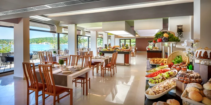 Dovolená na chorvatském Krku: 3* hotel u pláže, snídaně i polopenze plus, animace