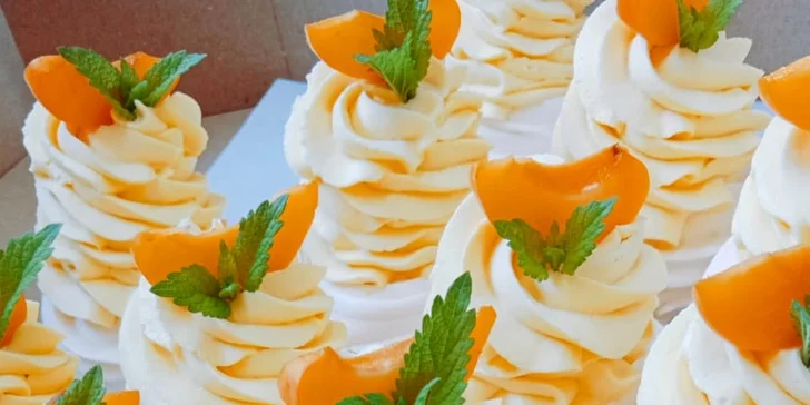 Dezert dle výběru a limonáda nebo káva v kavárně se solnou jeskyní