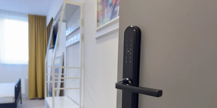 Pobyt v Klatovech v ikonické budově telekomunikace: možnost VIP prohlídky, blízko centra