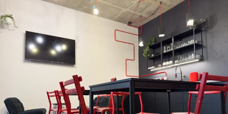 Pobyt v Klatovech v ikonické budově telekomunikace: možnost VIP prohlídky, blízko centra