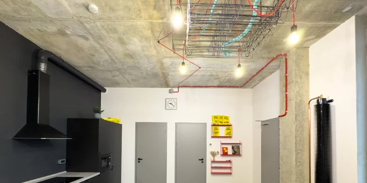 Pobyt v Klatovech v ikonické budově telekomunikace: možnost VIP prohlídky, blízko centra