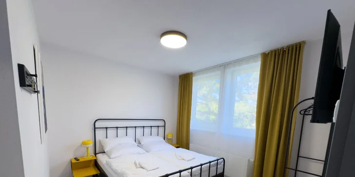 Pobyt v Klatovech v ikonické budově telekomunikace: možnost VIP prohlídky, blízko centra