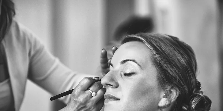 Kurz líčení pro 1 či 2 osoby s profesionální vizážistkou i vč. balíčku kosmetiky