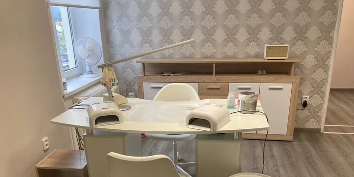 Zpevnění přírodních nehtů gelem, suchá manikúra a ošetření keratinem