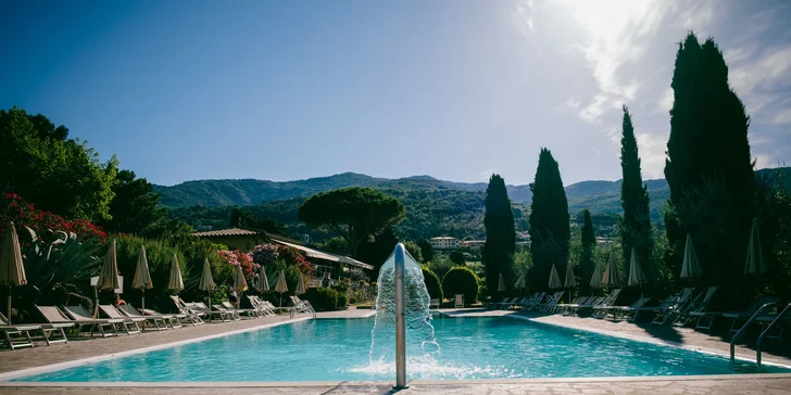 4* hotel u Florencie: snídaně či polopenze, v létě bazén, možnost projížďky na koni