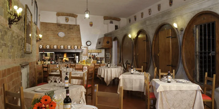 4* hotel u Florencie: snídaně či polopenze, v létě bazén, možnost projížďky na koni