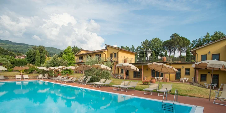 4* hotel u Florencie: snídaně či polopenze, v létě bazén, možnost projížďky na koni