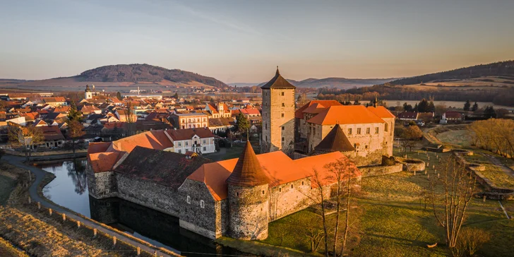 Pobyt v Klatovech v ikonické budově telekomunikace: možnost VIP prohlídky, blízko centra
