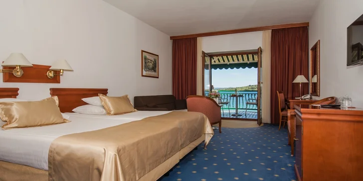 Vodice: dovolenkový pobyt ve 4* hotelu u pláže se stravou a venkovním bazénem