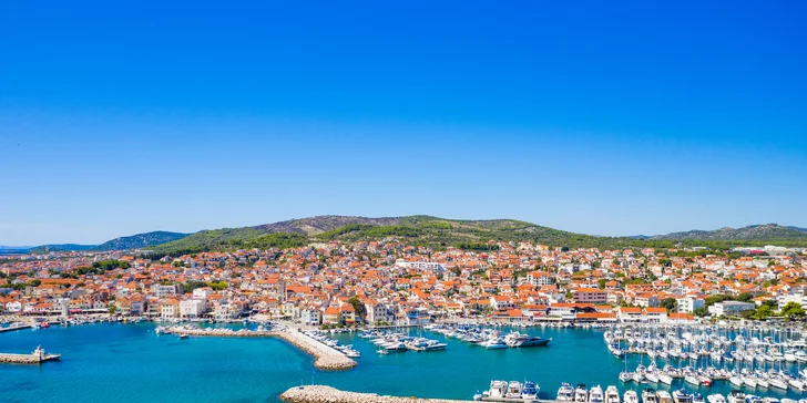 Vodice: dovolenkový pobyt ve 4* hotelu u pláže se stravou a venkovním bazénem