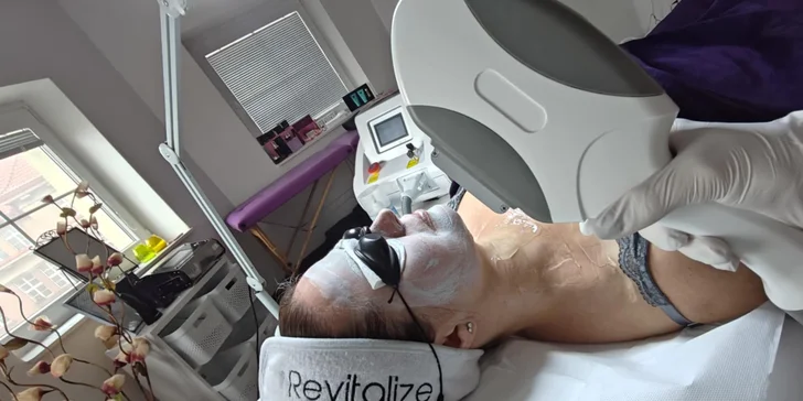 Profesionální péče o pleť a tělo: přístrojová anticelulitidní masáž nebo IPL omlazení