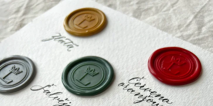 Kurz pečetění pro 1 až 3 osoby: různé techniky a barvy vosků, odnesete si pečetě i visačky či dopisní papír