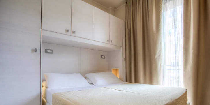 Relax v Rimini: hotel přímo u pláže, snídaně, polopenze nebo plná penze, bazén i wellness