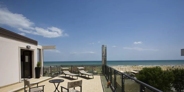 Relax v Rimini: hotel přímo u pláže, snídaně, polopenze nebo plná penze, bazén i wellness