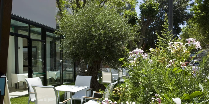 Relax v Rimini: hotel přímo u pláže, snídaně, polopenze nebo plná penze, bazén i wellness