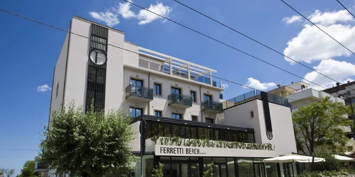 Relax v Rimini: hotel přímo u pláže, snídaně, polopenze nebo plná penze, bazén i wellness