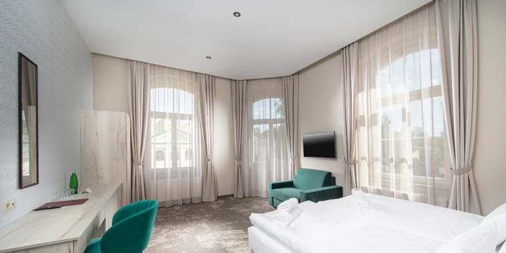 Zrekonstruovaný hotel v centru Františkových Lázní: snídaně či plná penze, bazén i procedury