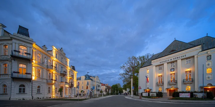 Zrekonstruovaný hotel v centru Františkových Lázní: snídaně či plná penze, bazén i procedury