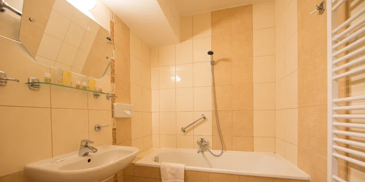 Pobyt ve Františkových Lázních: snídaně či plná penze, bazén i procedury