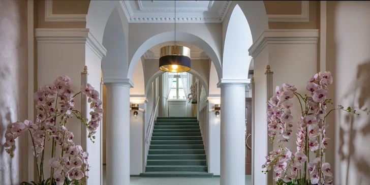Zrekonstruovaný hotel v centru Františkových Lázní: snídaně či plná penze, bazén i procedury