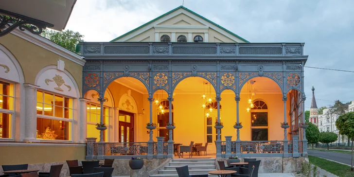 Zrekonstruovaný hotel v centru Františkových Lázní: snídaně či plná penze, bazén i procedury