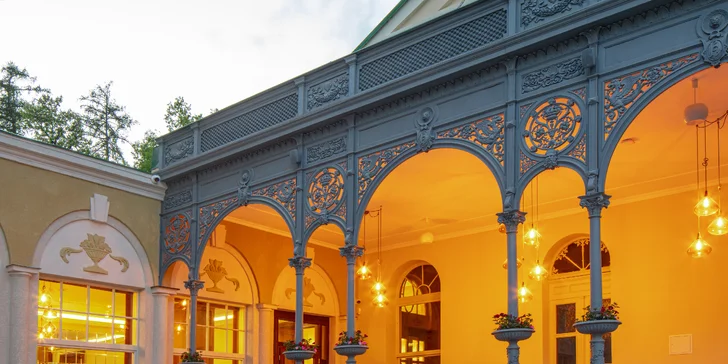 Zrekonstruovaný hotel v centru Františkových Lázní: snídaně či plná penze, bazén i procedury