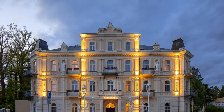 Zrekonstruovaný hotel v centru Františkových Lázní: snídaně či plná penze, bazén i procedury