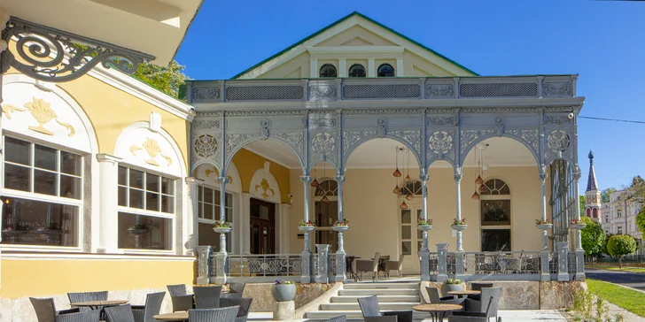 Zrekonstruovaný hotel v centru Františkových Lázní: snídaně či plná penze, bazén i procedury