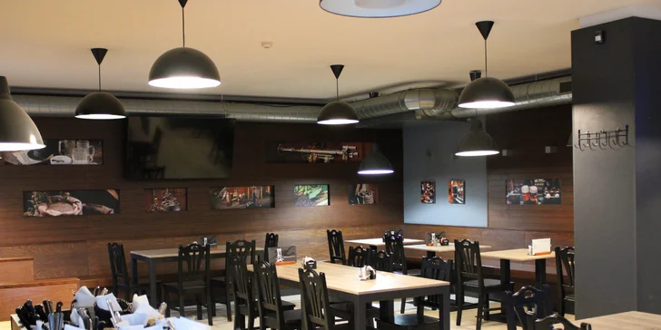 Vepřová panenka nebo masové prkno s pivem pro 2 osoby: krkovička, kuřecí i svíčková