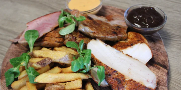 Vepřová panenka nebo masové prkno s pivem pro 2 osoby: krkovička, kuřecí i svíčková