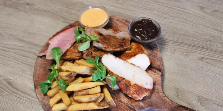 Vepřová panenka nebo masové prkno s pivem pro 2 osoby: krkovička, kuřecí i svíčková