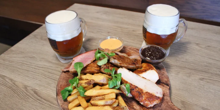 Vepřová panenka nebo masové prkno s pivem pro 2 osoby: krkovička, kuřecí i svíčková