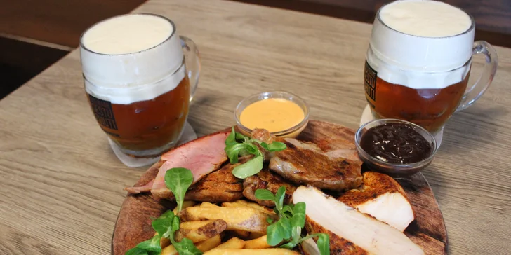 Vepřová panenka nebo masové prkno s pivem pro 2 osoby: krkovička, kuřecí i svíčková