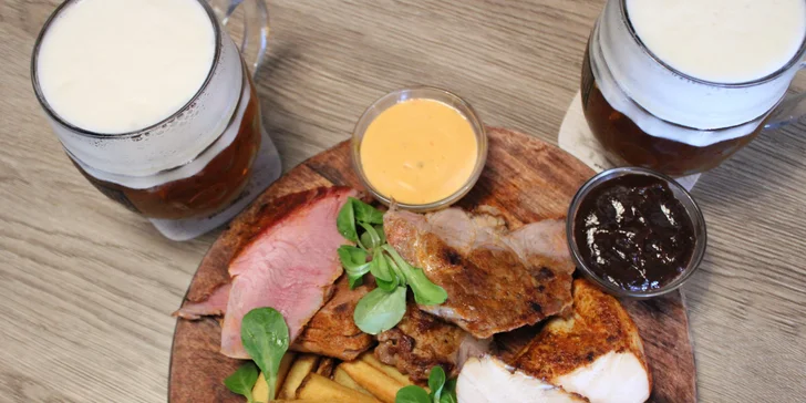 Vepřová panenka nebo masové prkno s pivem pro 2 osoby: krkovička, kuřecí i svíčková