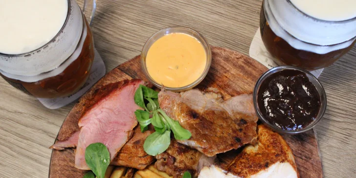 Vepřová panenka nebo masové prkno s pivem pro 2 osoby: krkovička, kuřecí i svíčková