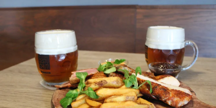 Vepřová panenka nebo masové prkno s pivem pro 2 osoby: krkovička, kuřecí i svíčková