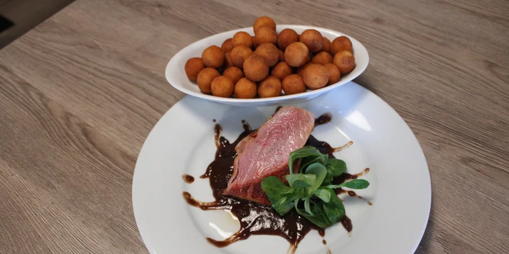 Vepřová panenka nebo masové prkno s pivem pro 2 osoby: krkovička, kuřecí i svíčková