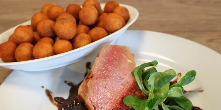 Vepřová panenka nebo masové prkno s pivem pro 2 osoby: krkovička, kuřecí i svíčková