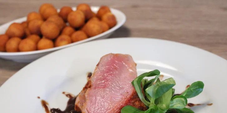 Vepřová panenka nebo masové prkno s pivem pro 2 osoby: krkovička, kuřecí i svíčková