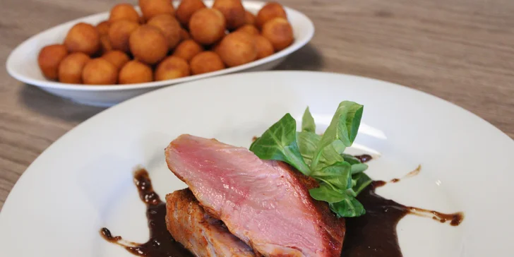 Vepřová panenka nebo masové prkno s pivem pro 2 osoby: krkovička, kuřecí i svíčková