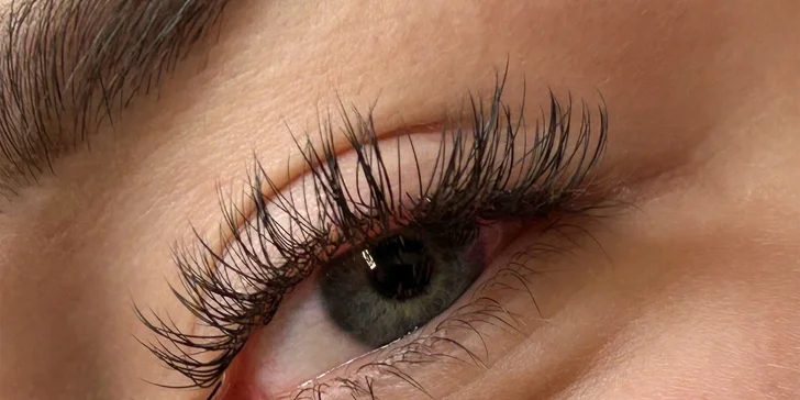 Zajistěte si výrazný pohled bez líčidel: prodloužení řas metodou Natural Volume i Mega Volume