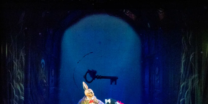 Vstupenka na divadelní představení Alenka v říši divů v černém divadle