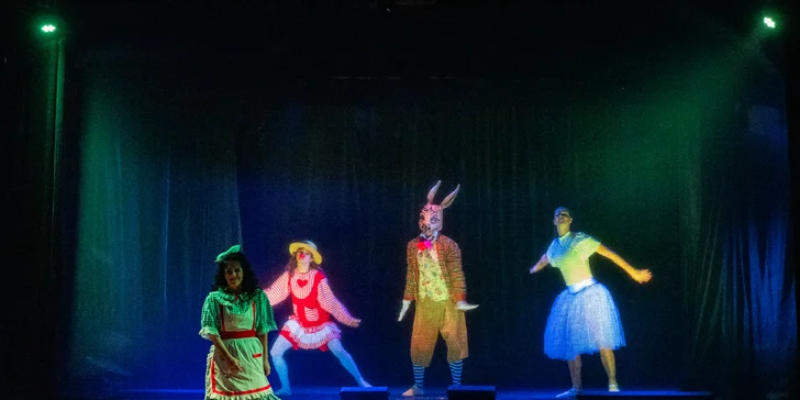 Vstupenka na divadelní představení Alenka v říši divů v černém divadle