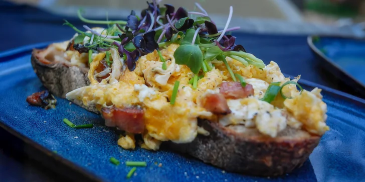 Udělejte radost kávou a dobrotami: dárkový poukaz do kavárny Kakabu café v hodnotě 250 či 500 Kč