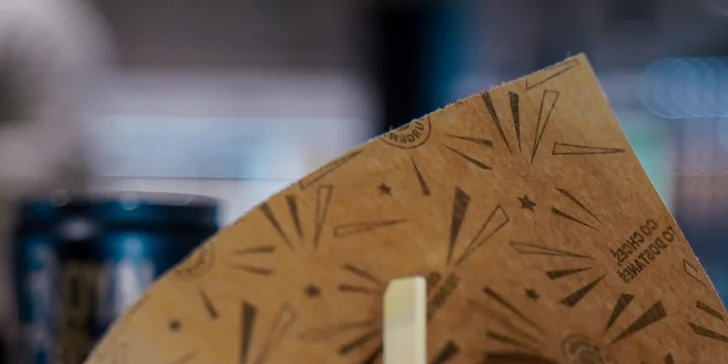 Burger menu: 100% hovězí z českého chovu, americká BBQ omáčka, hranolky i nápoj, 2 pobočky